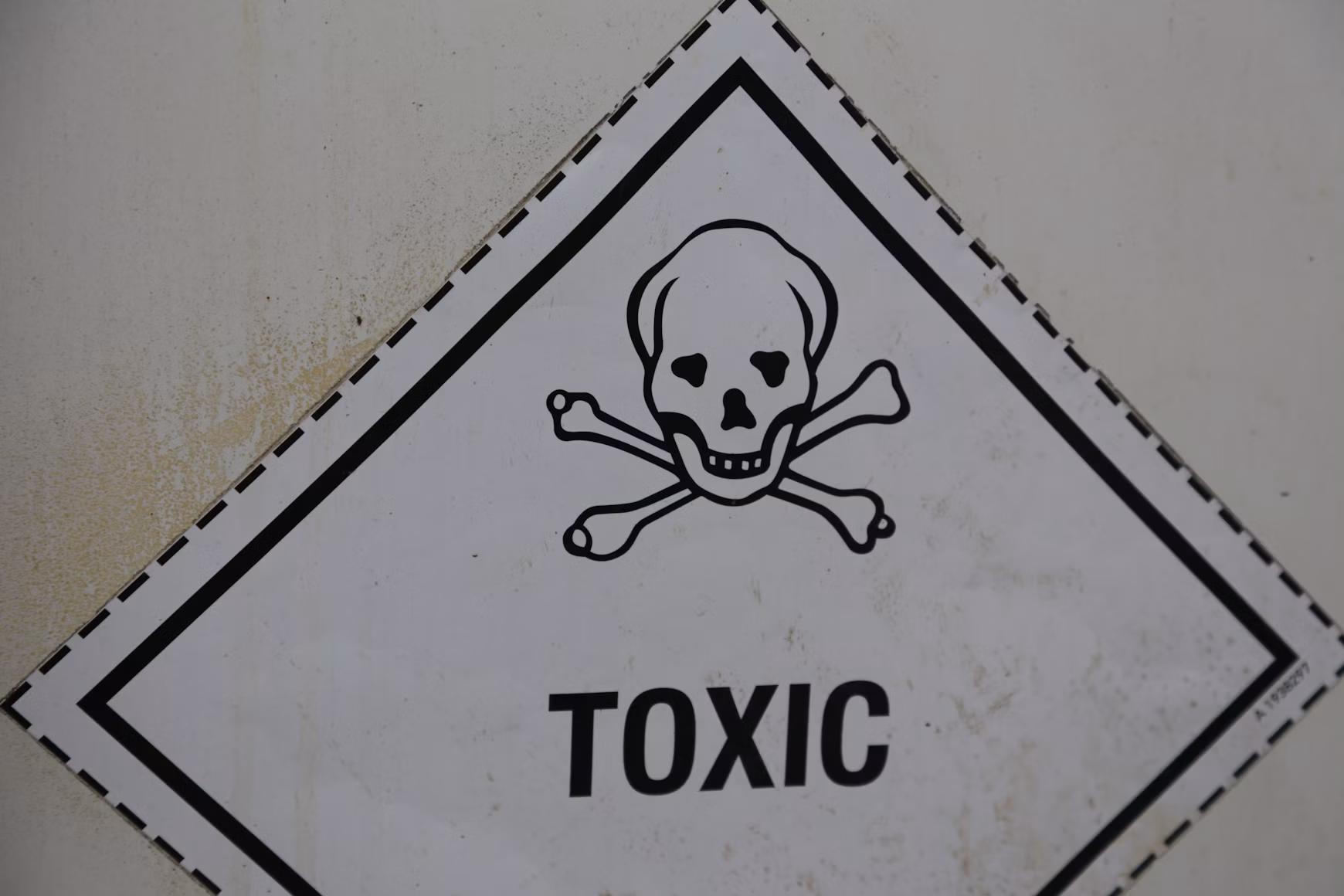 Toxic sign with skull