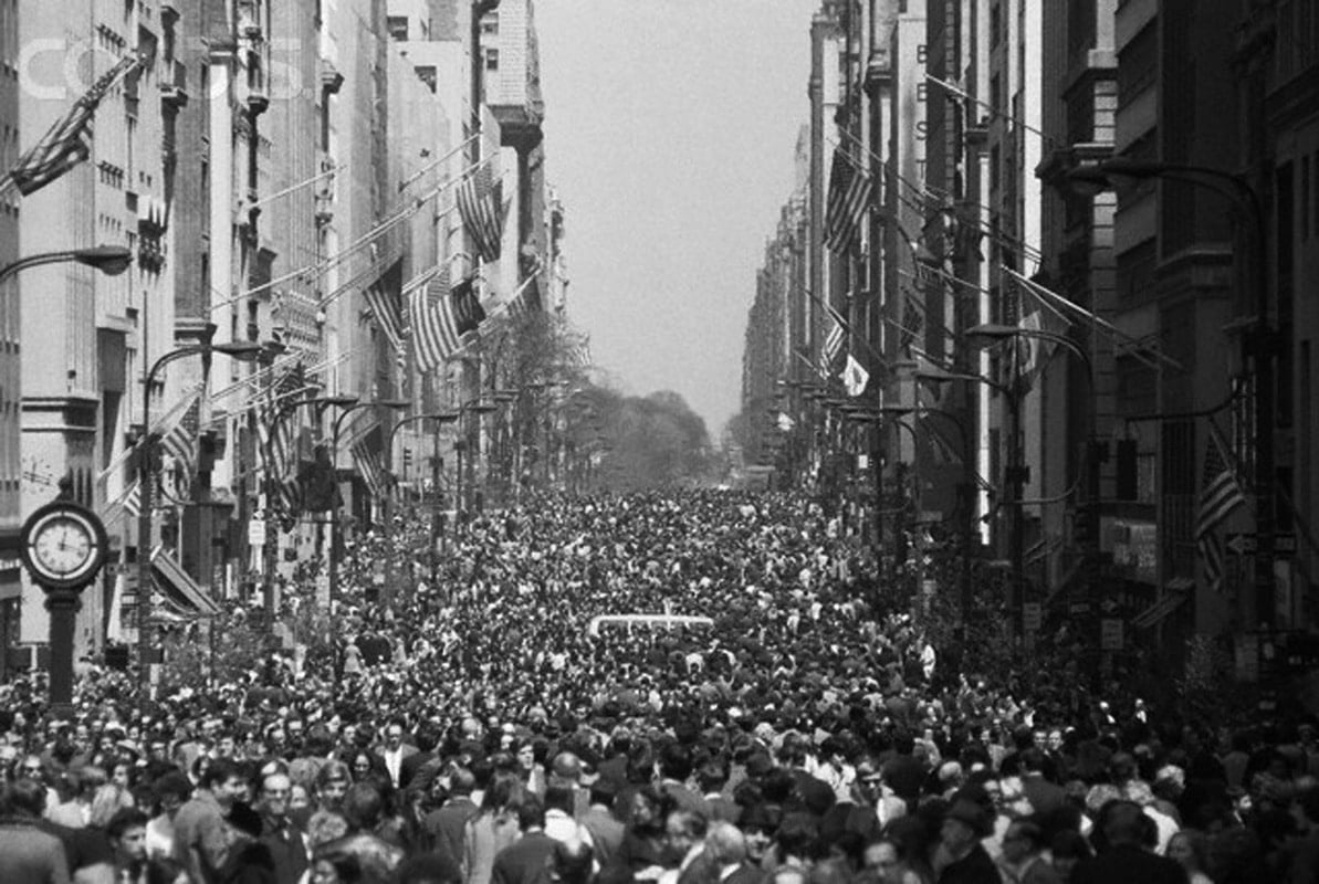 Earth Day Crowds On Carless Fifth Ave