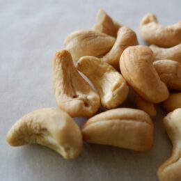 pile of cashews